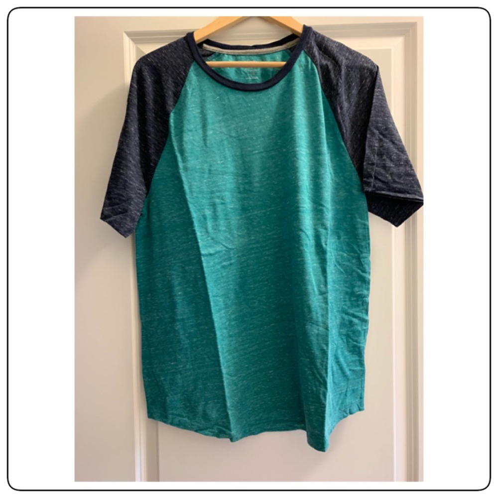 Old Navy Tee-Shirt